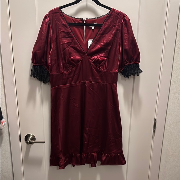 🆕 Kit & Sky Maroon Mini Dress with Black Lace Trim. XL. NWT!! - Picture 1 of 7